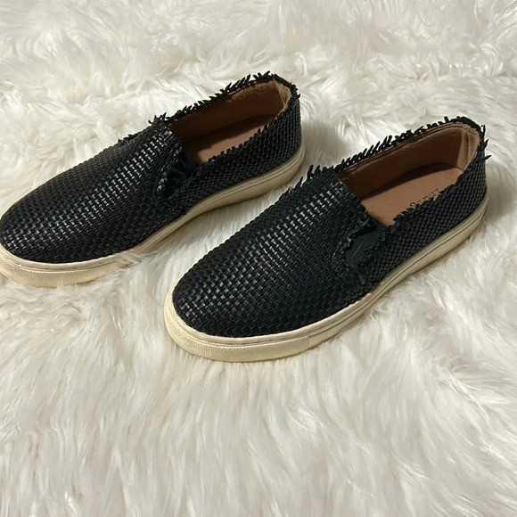 Indigo rd. Black Woven Slip On sneaker shoe Size 6 - Picture 4 of 9